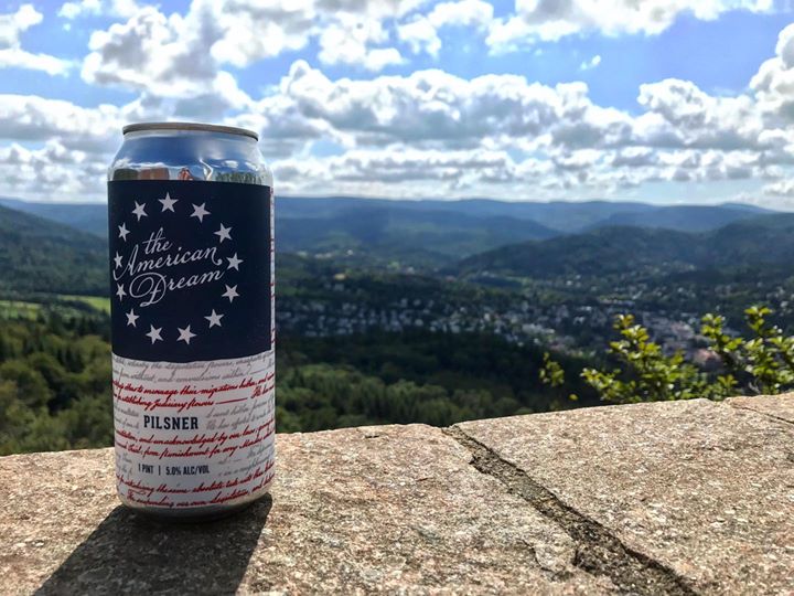 The American Dream 🇺🇸 ⠀⠀⠀⠀⠀⠀⠀⠀⠀ This crisp, refreshing Pilsner is 5% abv, a perfect…