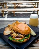 Here’s a little #burgertuesdayinspiration🍔✨
⠀&#1024…