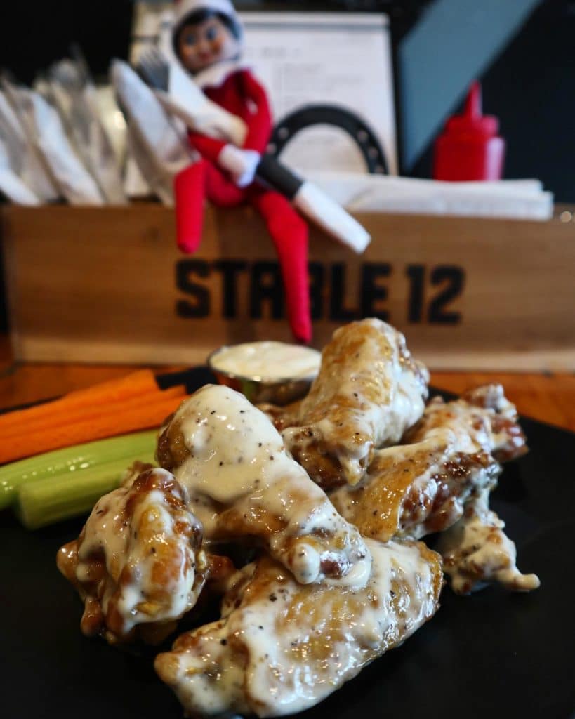 Sundays are for FOOTBALL…and WINGS!🍗🍻
⠀⠀&#10240…