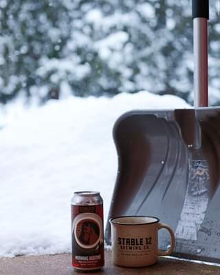 A lil “Morning Routine” to make shoveling a bit more bearable ☕️🍁 @pairedpints h